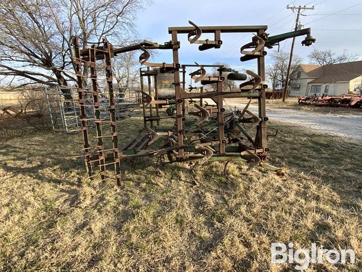 john-deere-chisel-plow-sweep-image-4