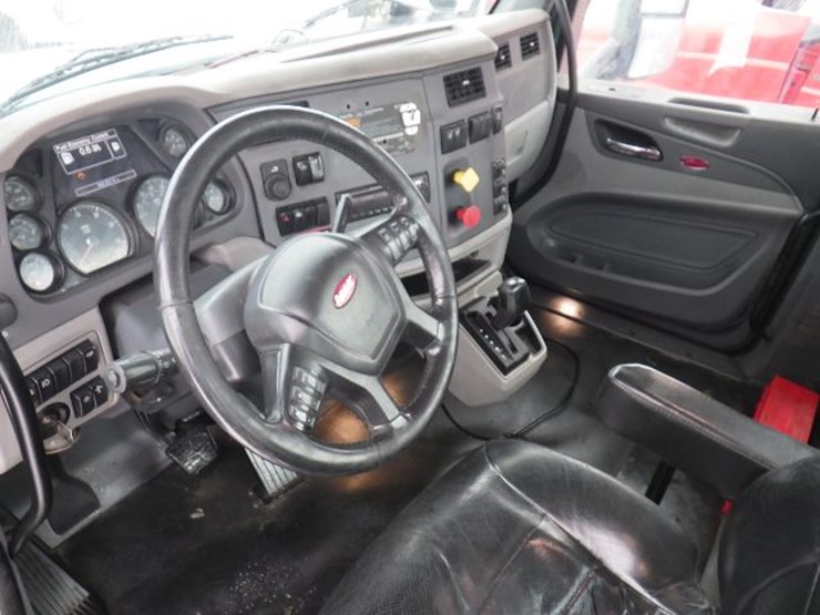 2017-peterbilt-589-image-15