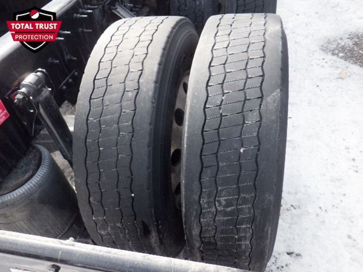 2023-volvo-vnl-300-image-8