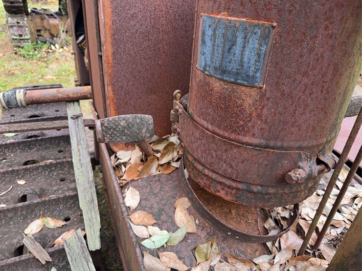caterpillar-2-ton-crawler-image-24