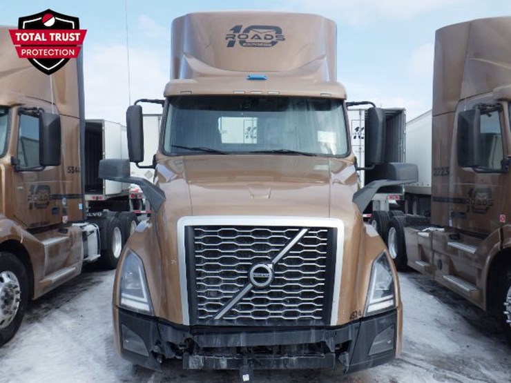 2022-volvo-vnl-300-image-2