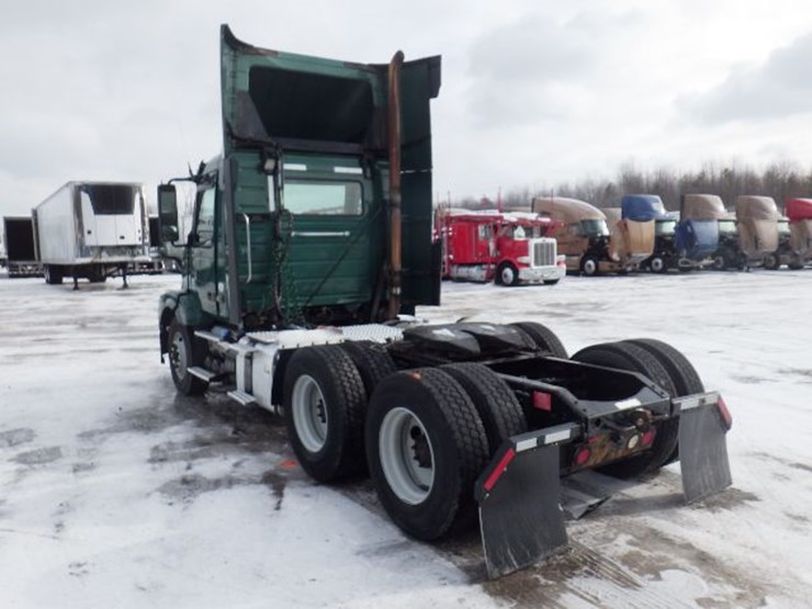 2016-volvo-vnl-300-image-11