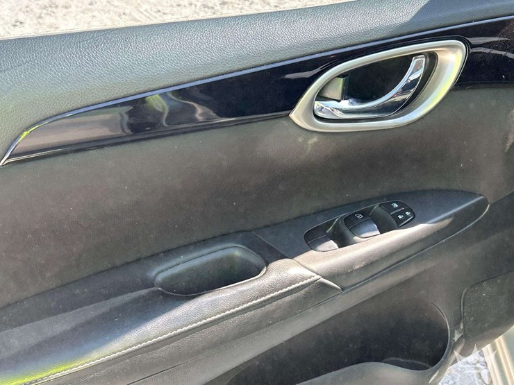 2017-nissan-sentra-sedan-image-11