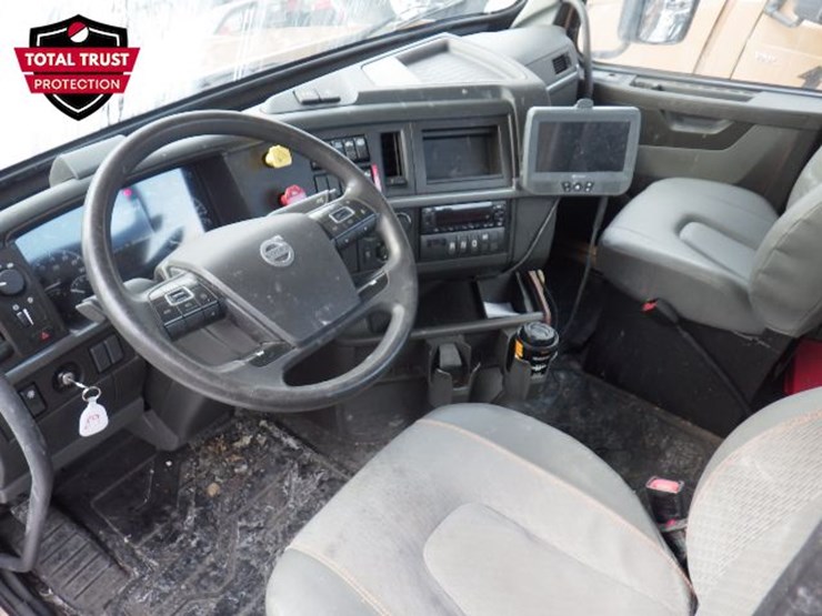 2022-volvo-vnl-300-image-18