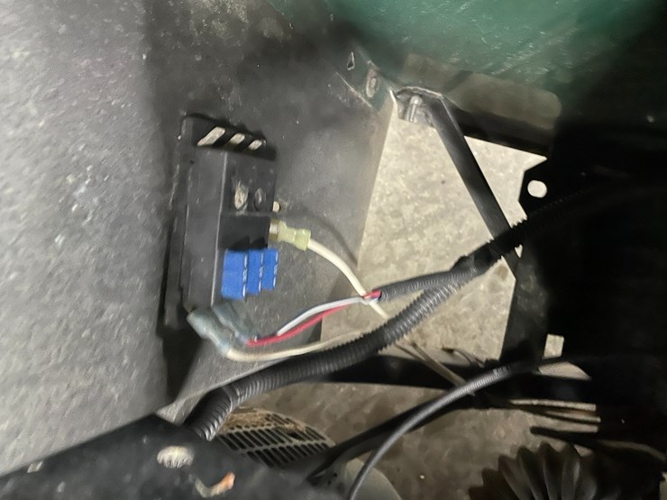 #301-•-cushman-hauler-1200-gas-golf-cart-image-38