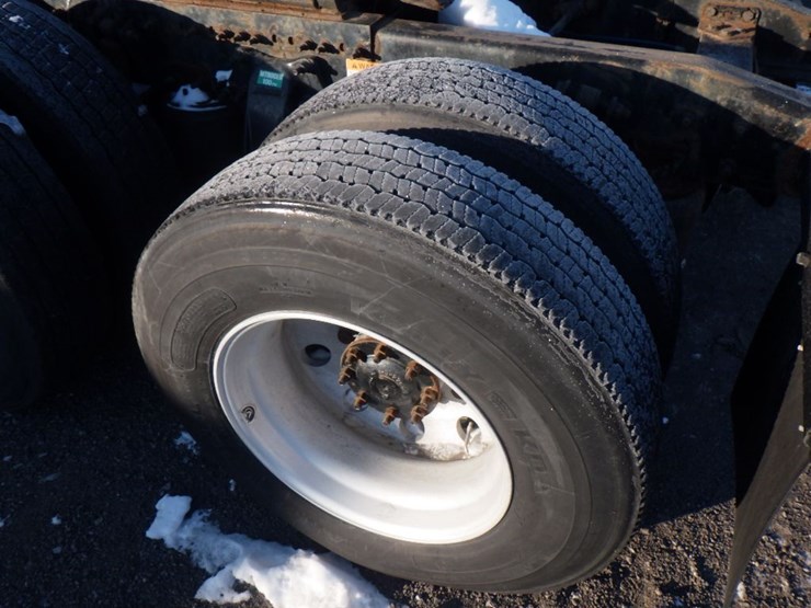 2015-freightliner-cascadia-125-image-13