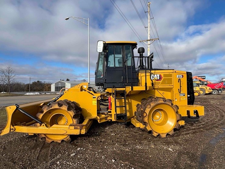 2023-caterpillar-815-image-2