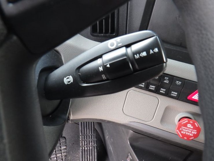 2022-freightliner-cascadia-126-image-19