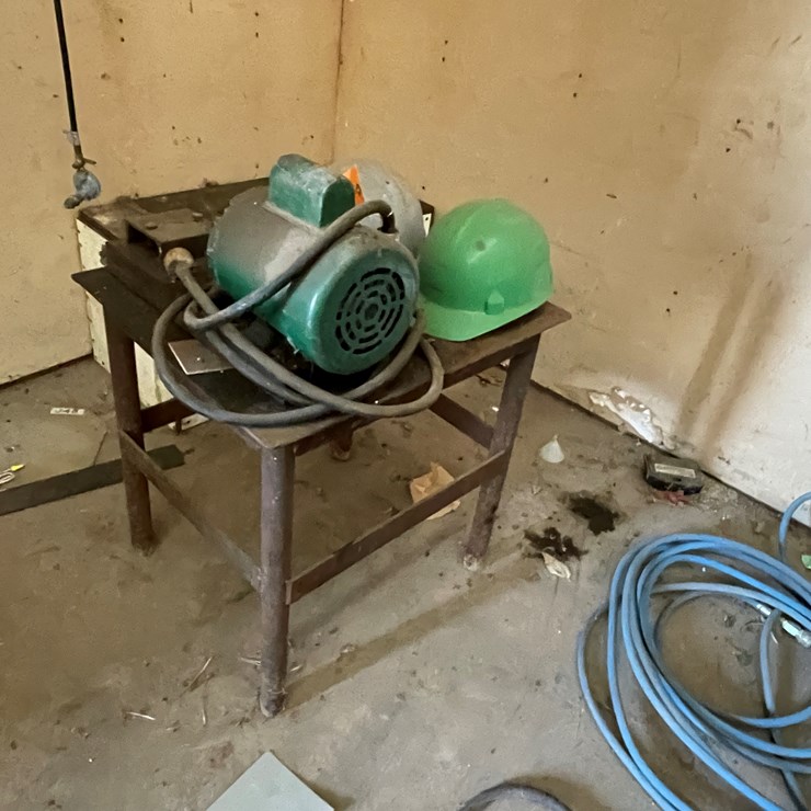 #5920 • Electric Motor on Stand