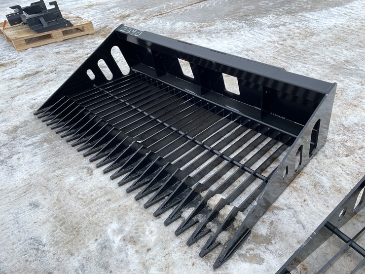 #2340-•-wolverine-skeleton-bucket-image-1