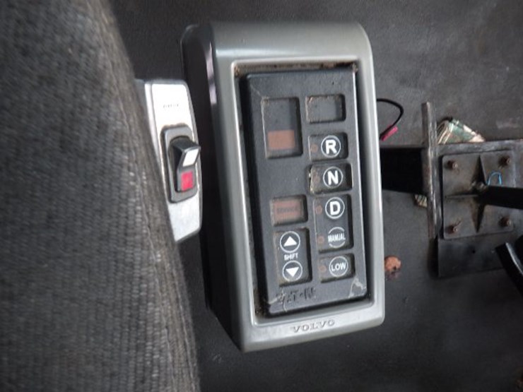 2016-volvo-vnl-300-image-15