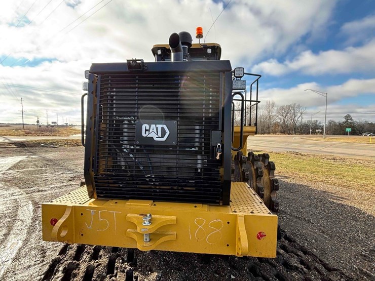 2023-caterpillar-815-image-29