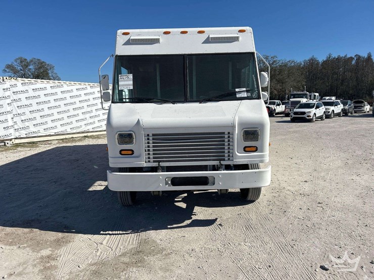 2010-workhorse-w62-image-24