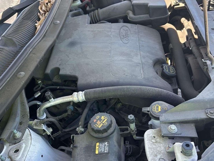 2016-ford-explorer-image-8