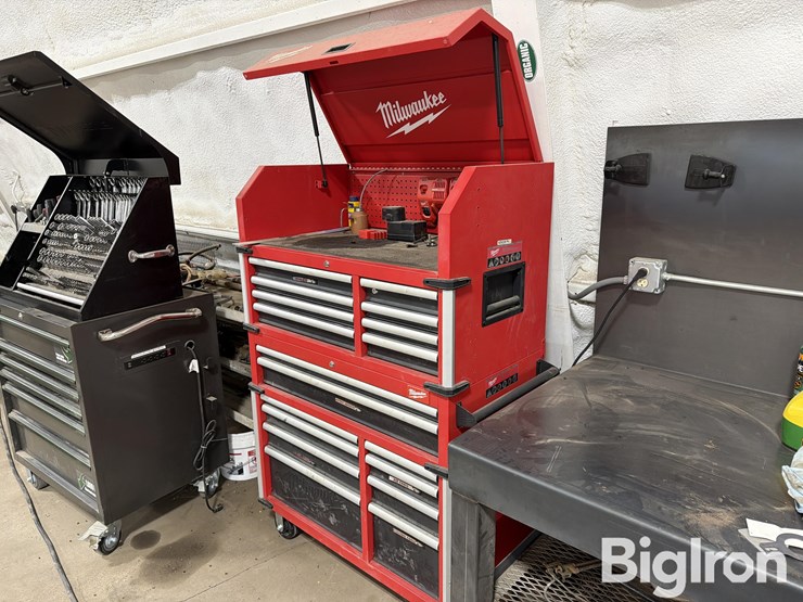 milwaukee-41"-high-capacity-steel-toolbox-image-1