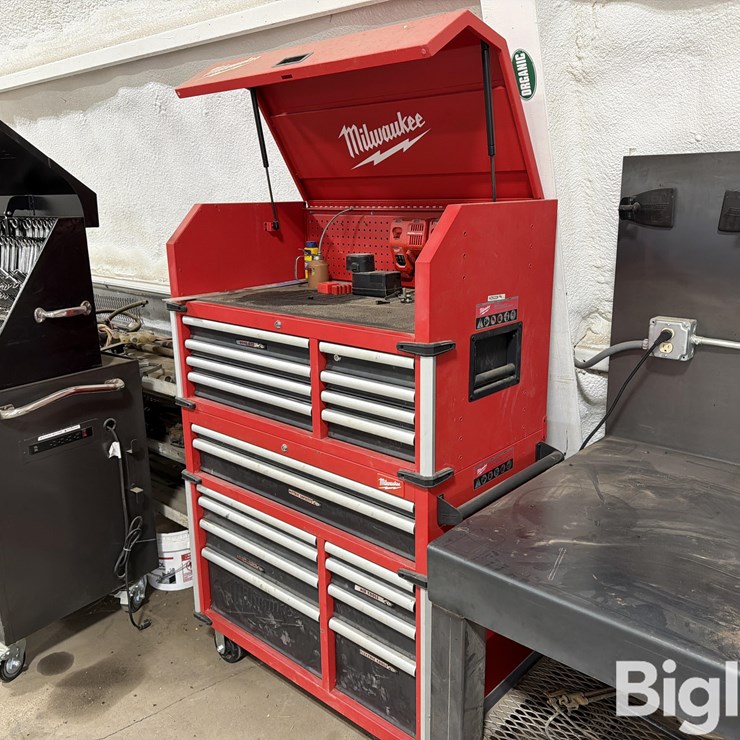 Milwaukee 41" High Capacity Steel Toolbox