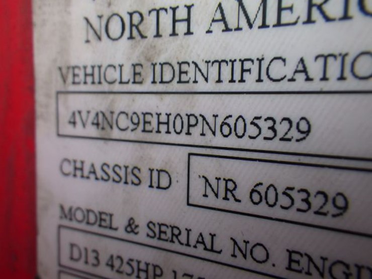 2023-volvo-vnl-300-image-17