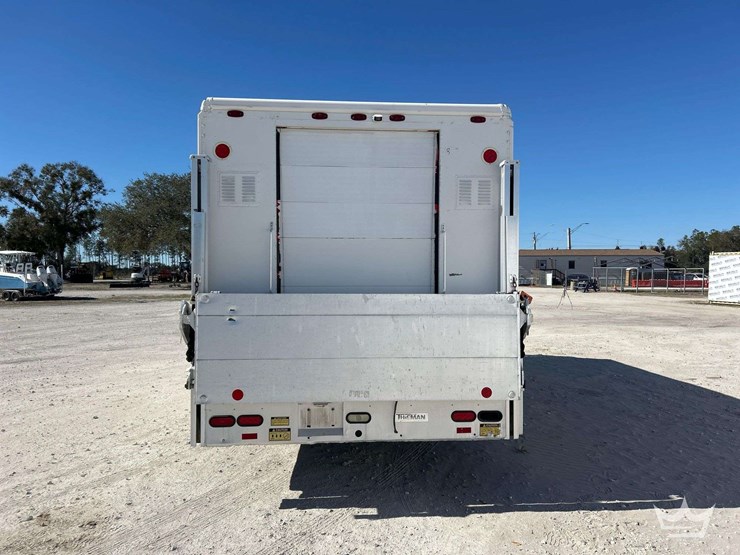 2010-workhorse-w62-image-23