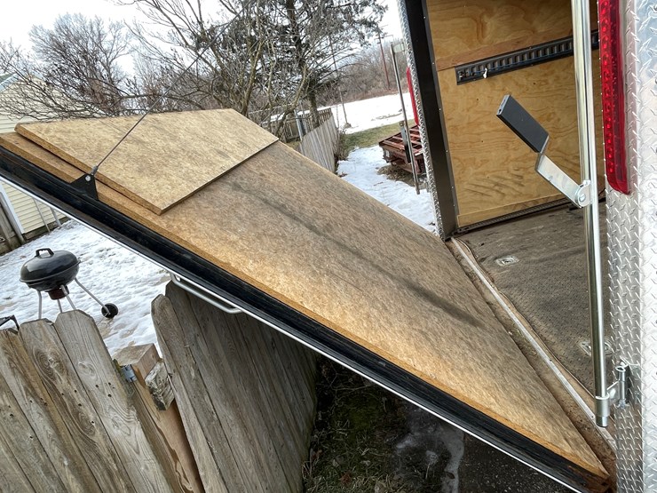 #4004-•-2016-enclosed-24'-rc-trailer-(has-wi-title)-image-26