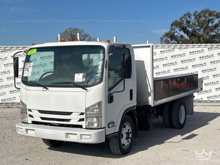 2017-isuzu-nrr-image-1