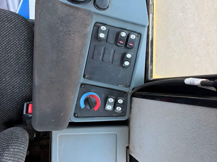 caterpillar-938h-image-15