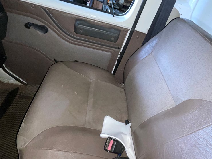 1998-international-4700-image-24