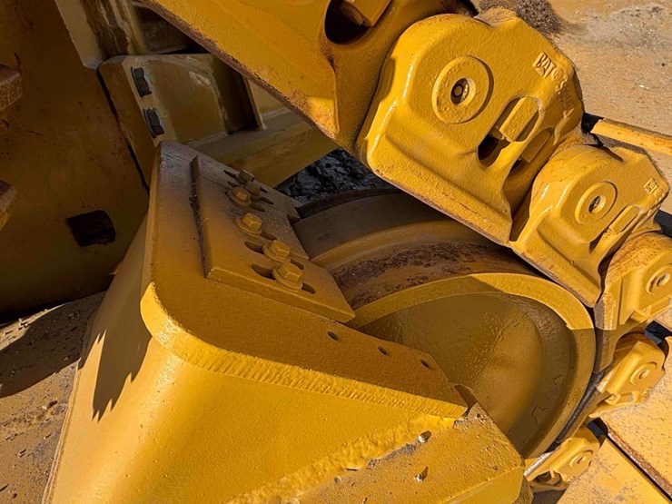 2019-caterpillar-d8t-image-21