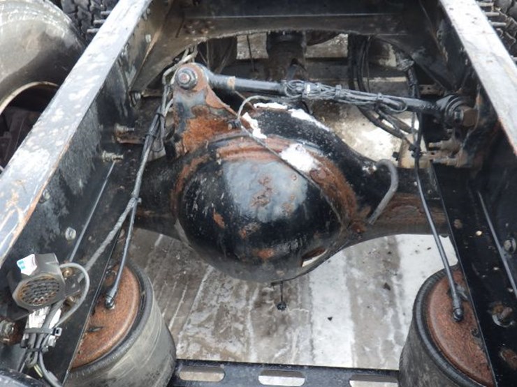 2016-volvo-vnl-300-image-10