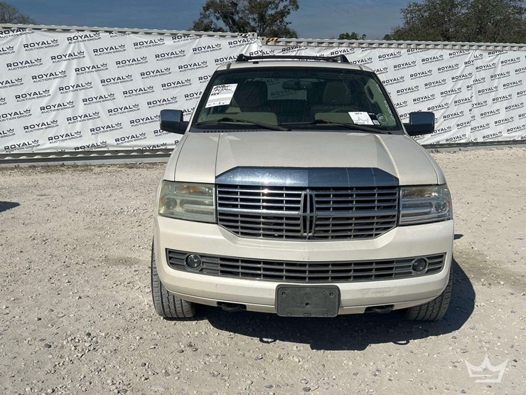 2008-lincoln-navigator-image-23