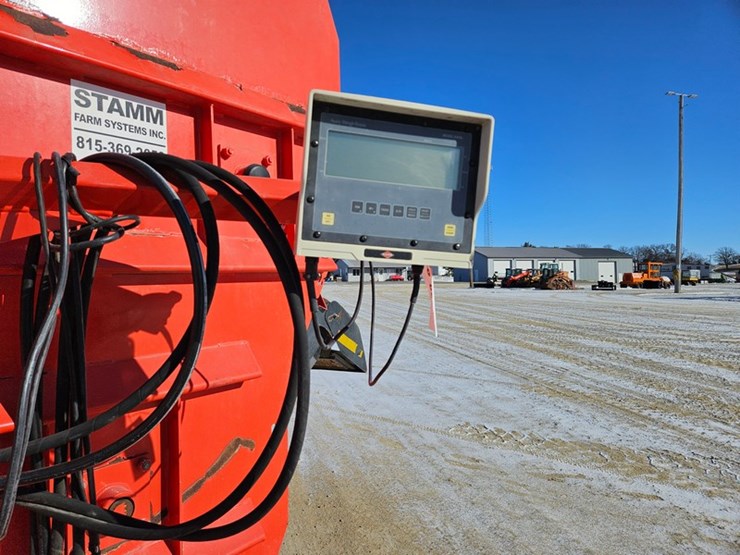 #311-•-2012-knight-4142-mixer-feed-wagon-image-14