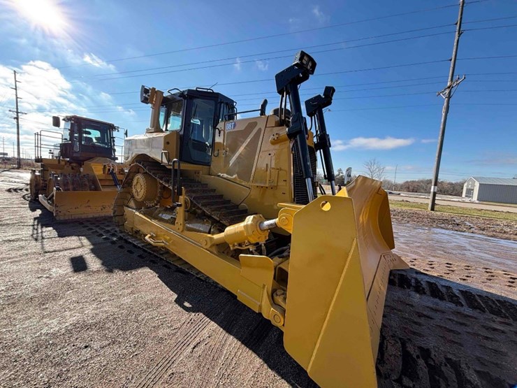 2020-caterpillar-d8t-image-7