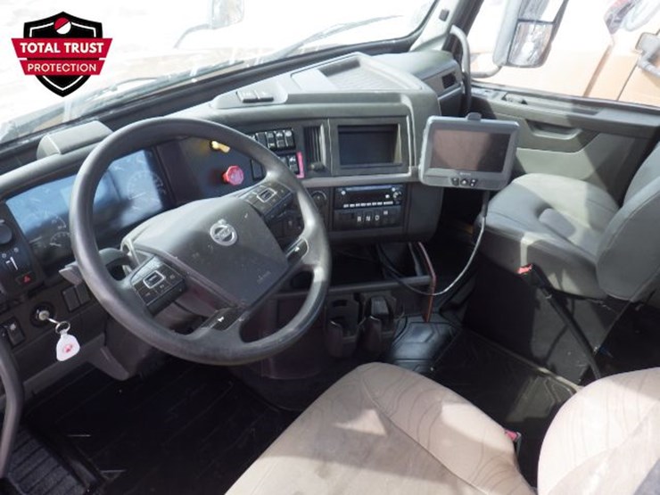 2022-volvo-vnl-300-image-16