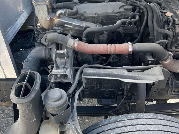 2017-isuzu-nrr-image-8