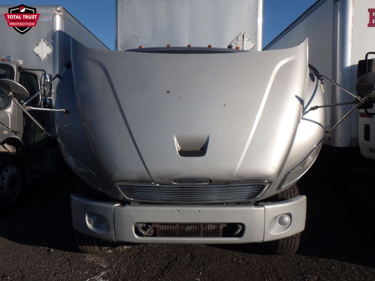 2019-freightliner-m2-106-image-13