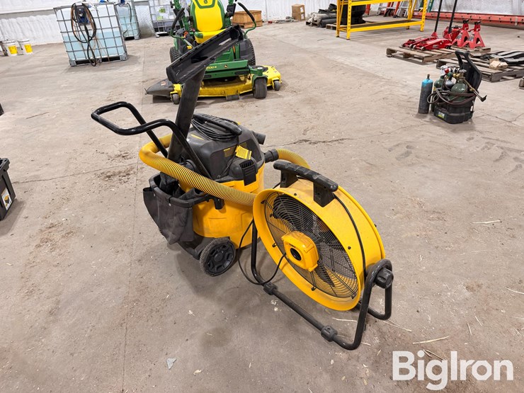 dewalt-wet/dry-vac-&-fan-image-3