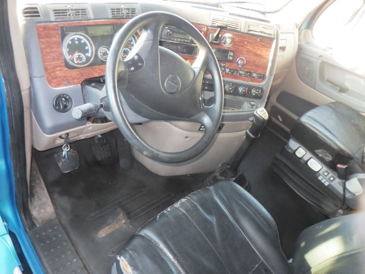 2015-freightliner-cascadia-125-image-16