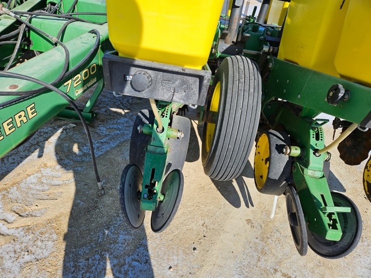 john-deere-7200-image-34