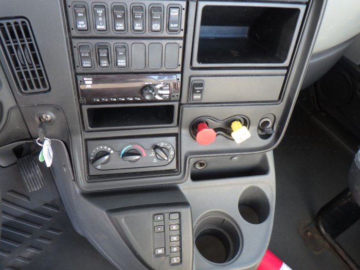 2017-international-prostar-image-9