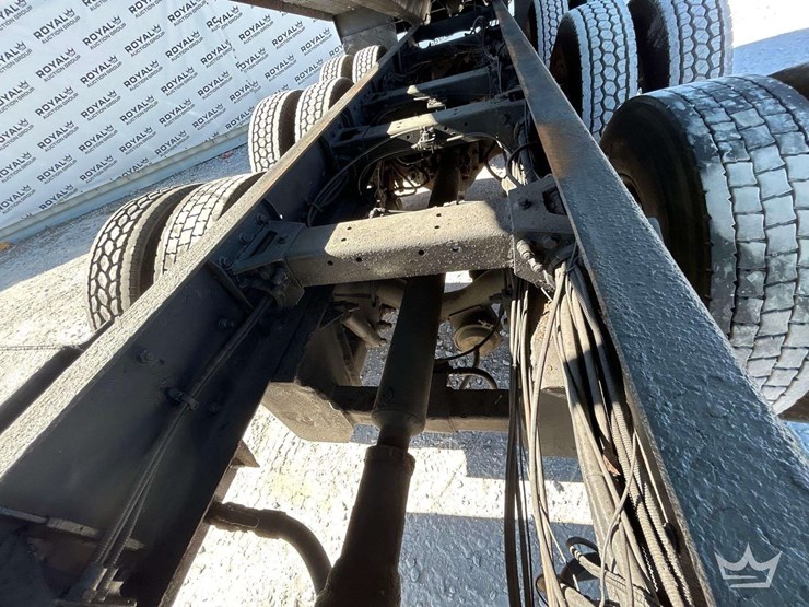 2004-peterbilt-357-image-12