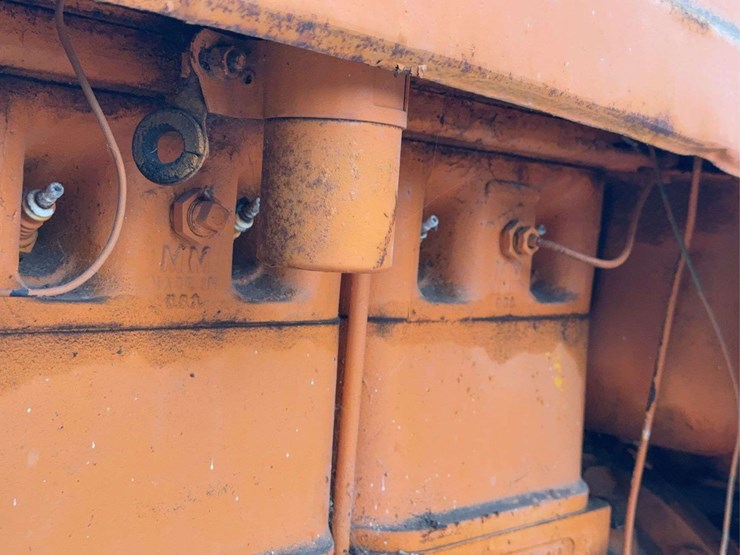 minneapolis-moline-335-image-16