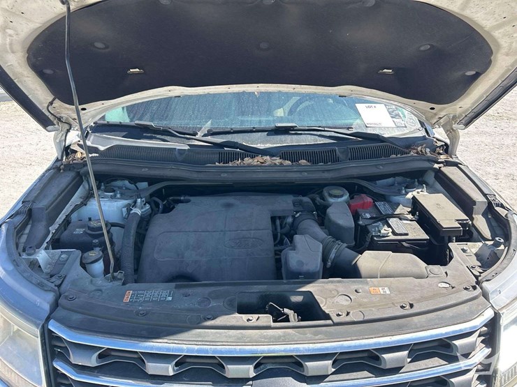 2016-ford-explorer-image-9