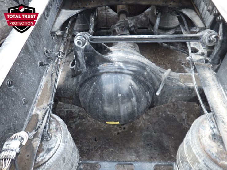 2023-volvo-vnl-300-image-10