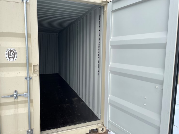 #203-•-20'-shipping-container-image-6