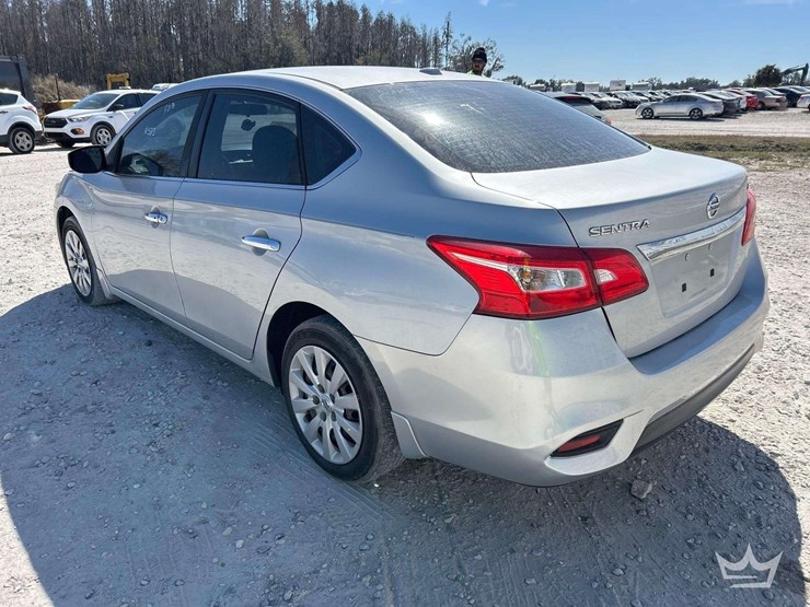 2017-nissan-sentra-sedan-image-4
