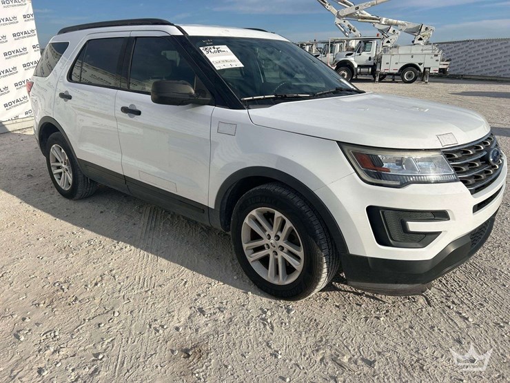 2017-ford-explorer-image-2