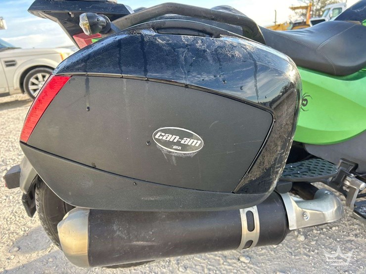 2012-can-am-spyder-motorcycle-image-14