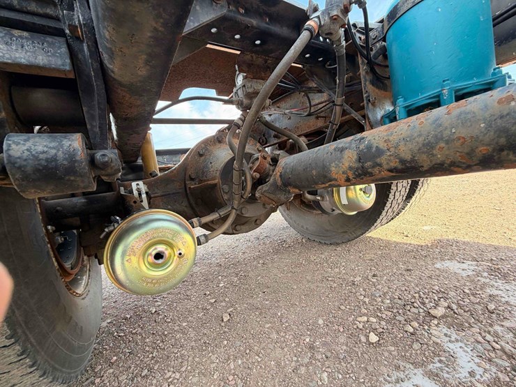 1994-volvo-truck-tractor-image-17