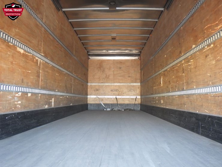 2019-freightliner-m2-106-image-9