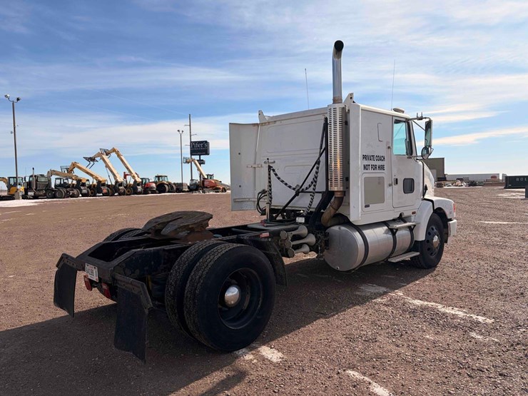 1994-volvo-truck-tractor-image-5