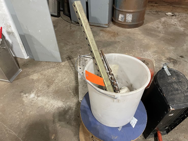 #7212-•-(2)-boat-gas-cans-image-6